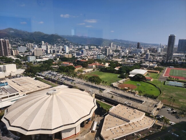 Building Photo - 909 Kapiolani Blvd