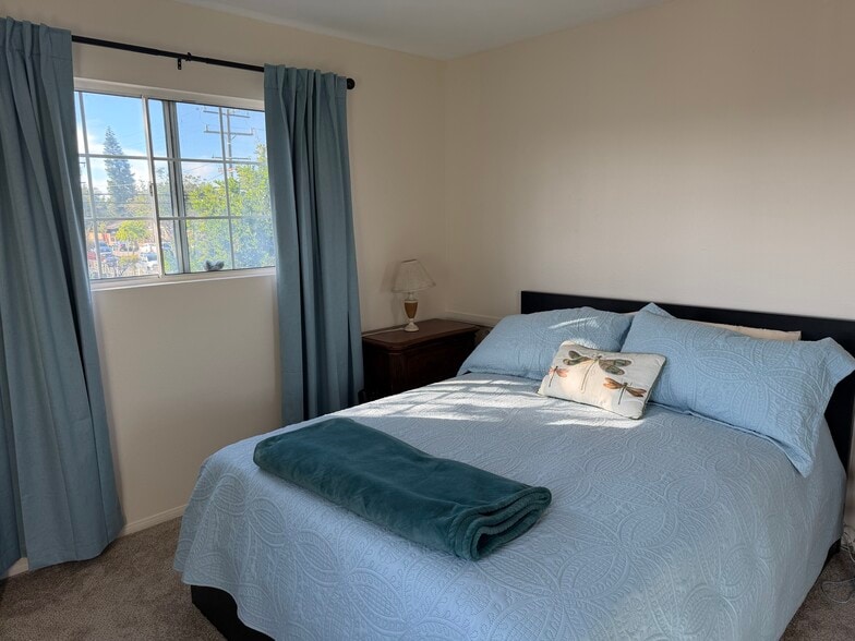 Bedroom 2 - 14902 Eastwood Ave