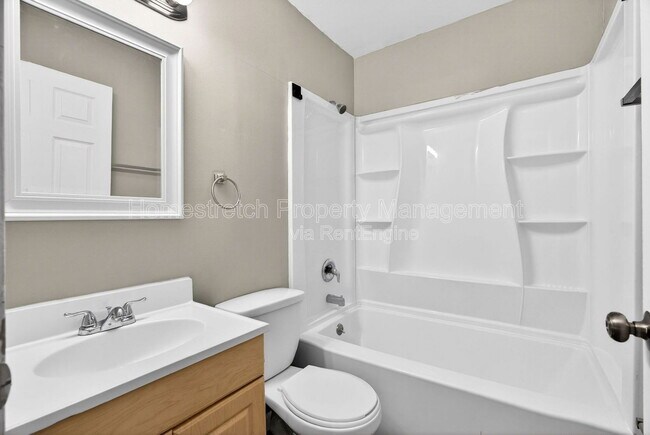 Building Photo - 10261 Imperial Dr