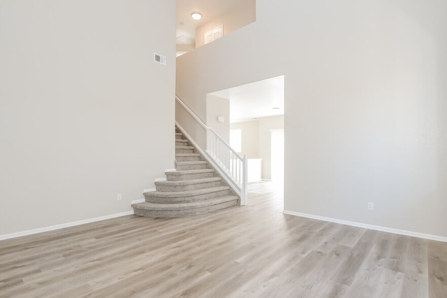 Building Photo - 7441 S Mobile St