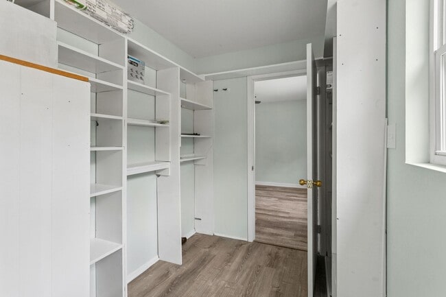 Building Photo - Updated Large Home with Private In-Law Suite Near Gloucester Main Street