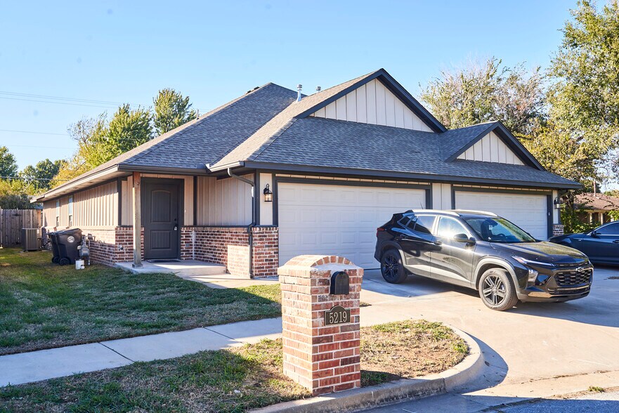 Building Photo - 5219 Oakwood Villas Ct