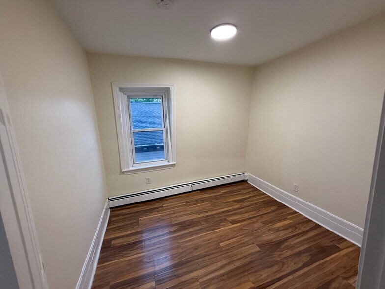 Building Photo - 20 Peach Ave