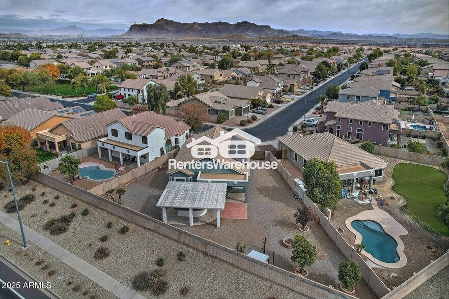 Building Photo - 4648 S Emery