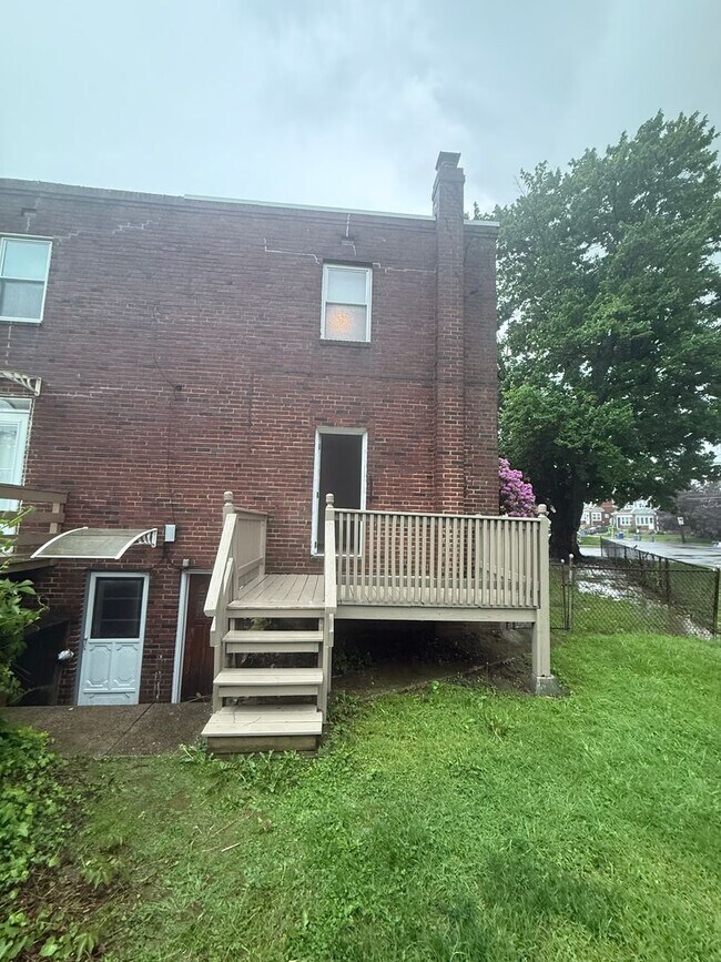 Building Photo - 1113 Faunce St