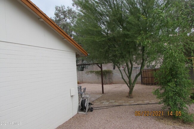 Building Photo - 925 W Curry St