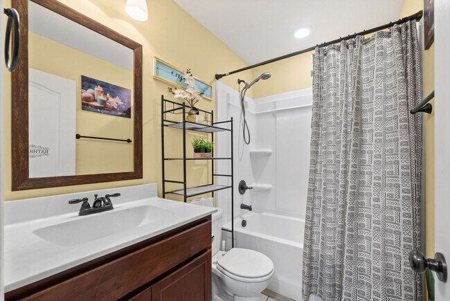 Building Photo - 125 Sycamore Hill Dr