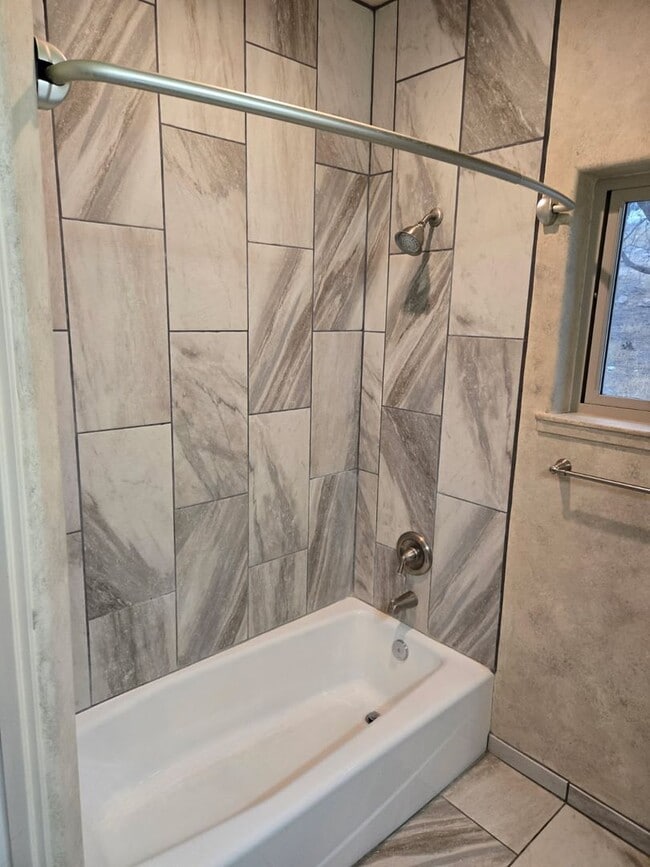 Building Photo - 2 Bed 1 Bath In Rimrock Contact Property P...