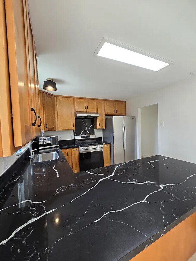 Building Photo - 5 Ormond Ct