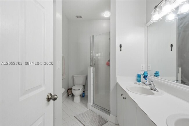 Building Photo - 976 NE 42nd Ave
