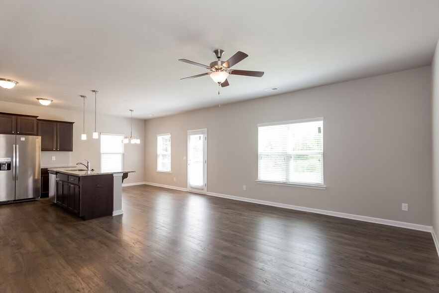 Building Photo - 1325 State Rd 2842