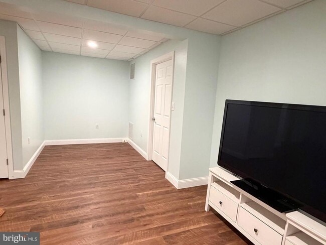 Building Photo - 12 Manor Dr