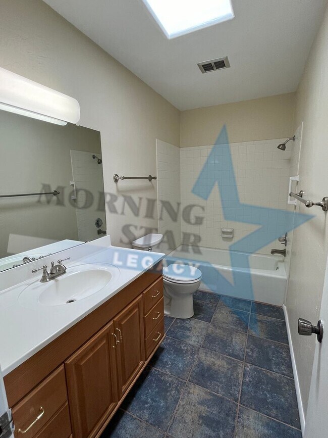 Building Photo - Charming 3 bedroom move-in ready