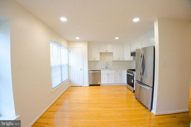 Building Photo - 18 Alexandra Ct