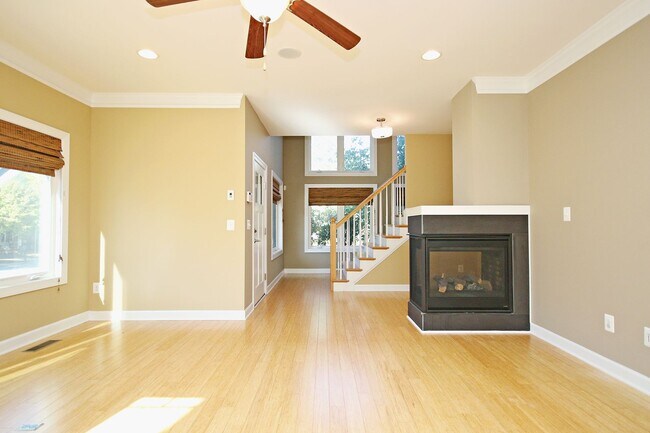 Building Photo - Spacious Downtown Home Convenient to UVA Medical Center