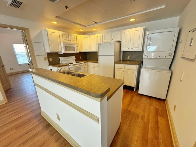 Building Photo - Historic Downtown | 4BR/4BA | Near Flagler College