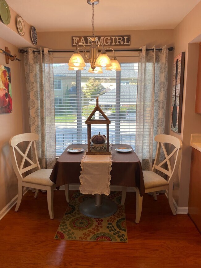 Eat-In Kitchen - 4487 Post Pl