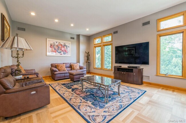 Building Photo - 196-15 Como Ave