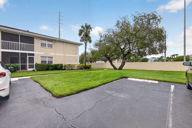 Building Photo - 1536 SE Royal Green Cir