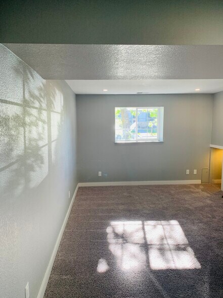 Building Photo - 7278 Urban Dr