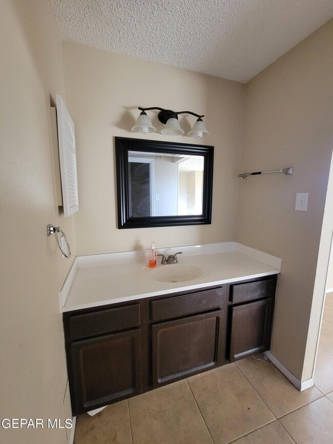Building Photo - 305 Garden Grove Ln