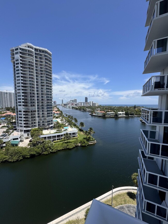 Building Photo - 20515 E Country Club Dr