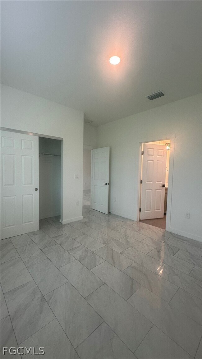 Building Photo - 4734 22nd St SW