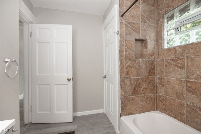 Building Photo - 844 E 154th St