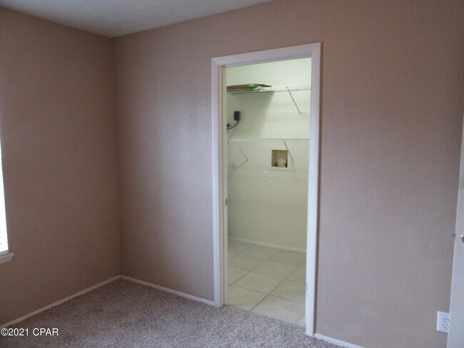 Building Photo - 1104 W 19th Ct