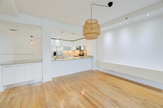 Building Photo - 151 Crandon Blvd