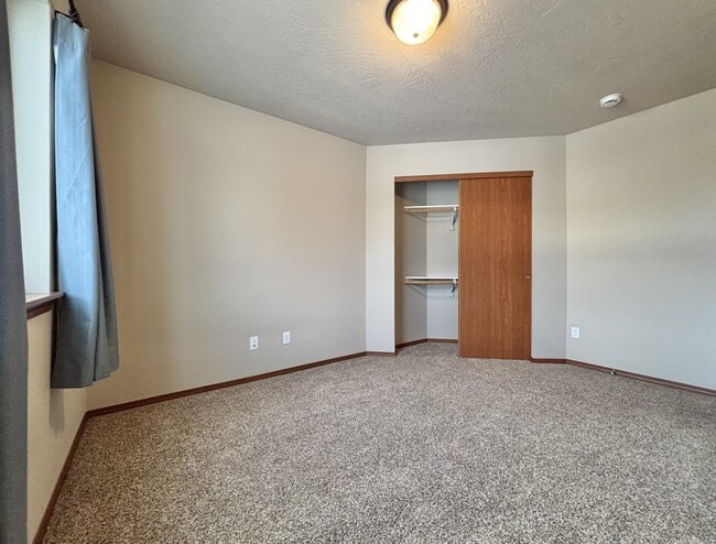 Building Photo - 8811 N Elm St