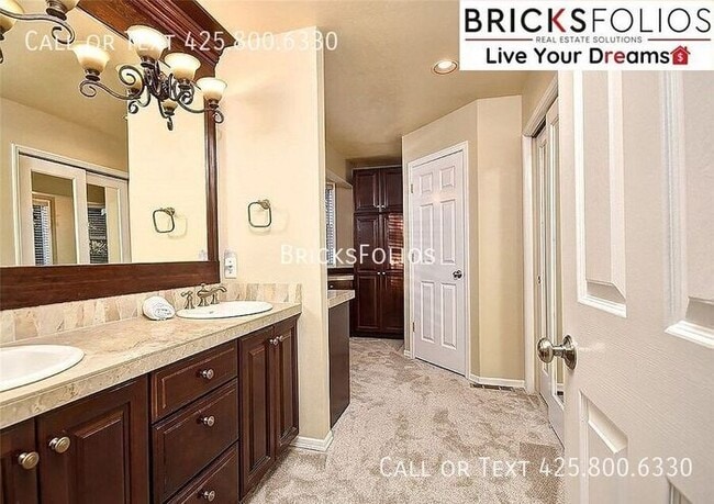 Building Photo - Luxurious 5-bedroom home in Sammamish with...