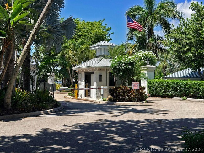 Building Photo - 1598 S Ocean Ln