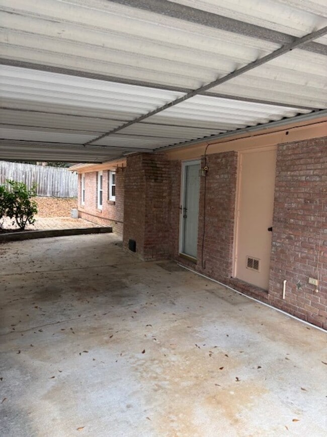 Building Photo - Where Renting Feels Like Home. Available Now!