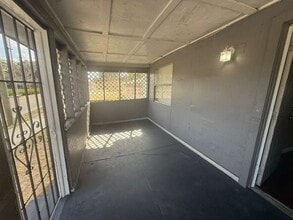 Building Photo - Beautiful Remodeled 4/1 Single Family Home in Lakeland