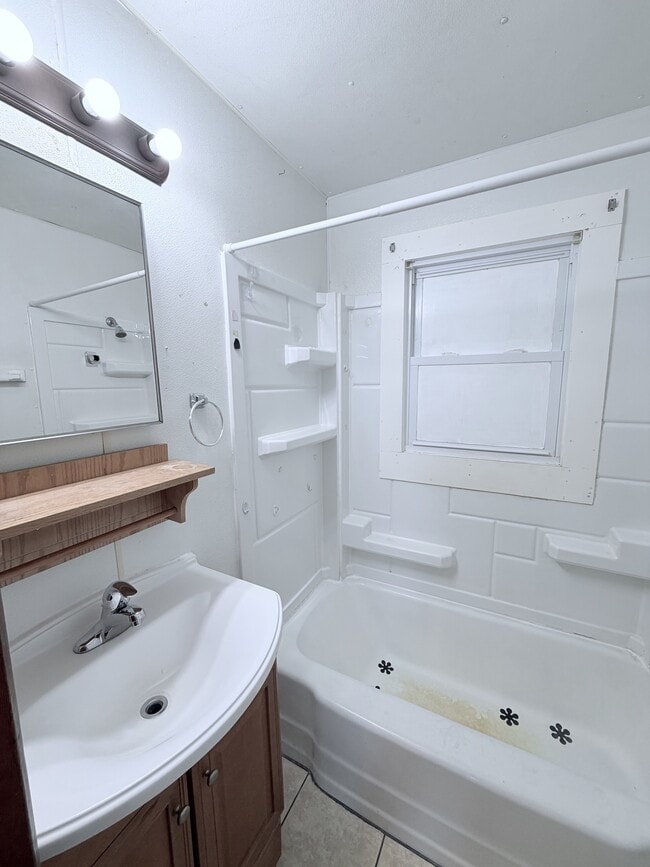 Building Photo - 6793 Edwards Ave