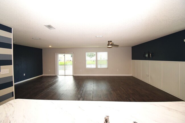 Building Photo - Welcome to Alta Lakes -  A Beautiful 4 Bed...