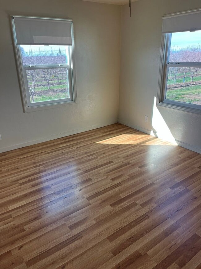 Building Photo - 3636 Beecher Rd