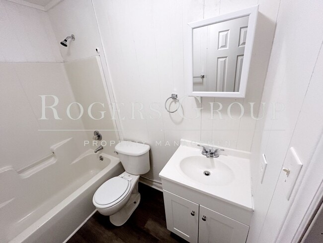 Building Photo - 710 Gordon St