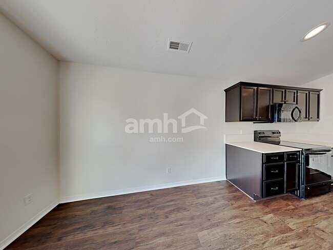 Building Photo - 7769 E Bratton Dr