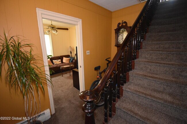 Building Photo - 5 Alger St