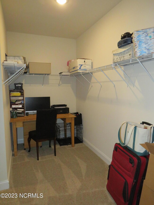 Building Photo - 425 Palisades Dr