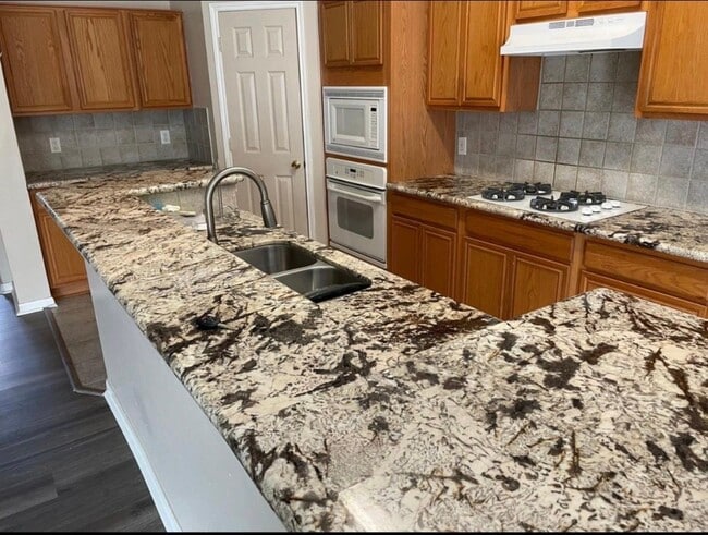 Building Photo - 15119 Wimberly Park Dr