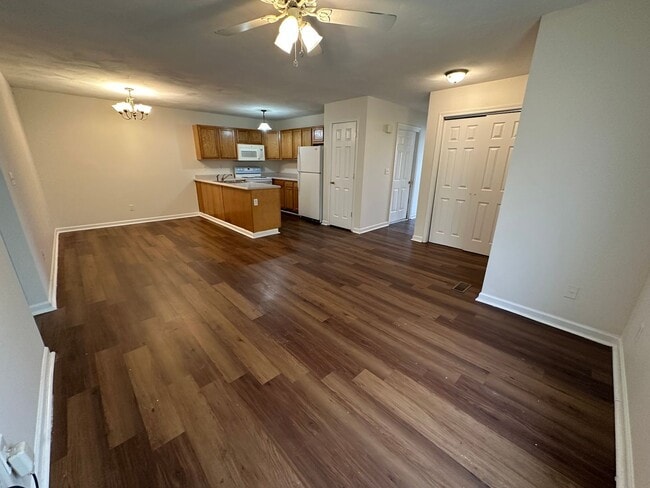 Building Photo - 1651 W Kole Dr