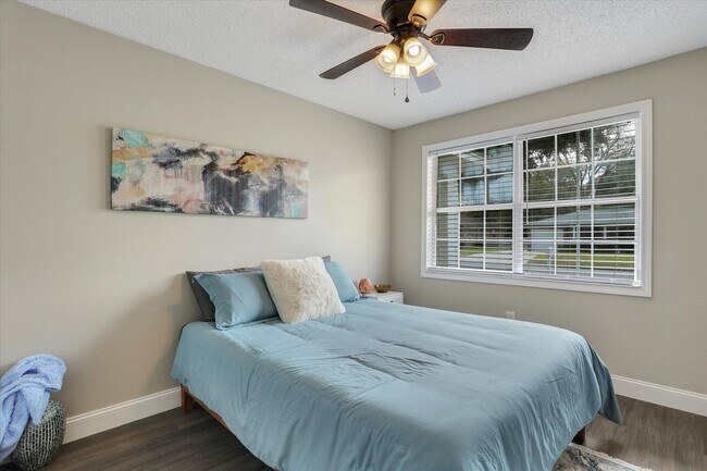 Building Photo - 4 Bedroom, 2 Bath Brick Home in Savannah