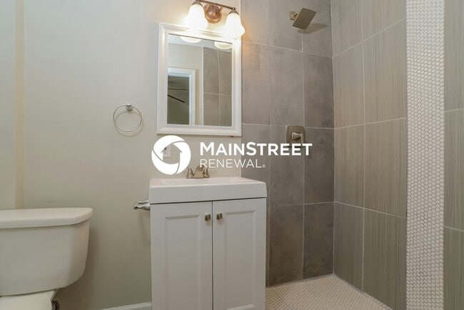 Building Photo - 4 Bedroom Pet-Friendly Home in INDEPENDENC...