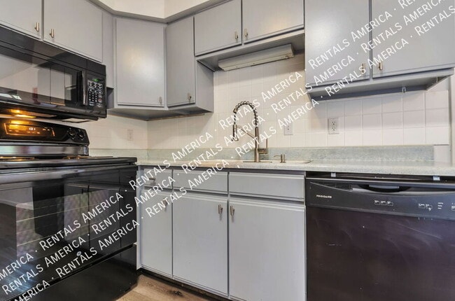 Building Photo - 2118 N Rita Ave