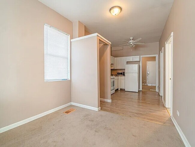 Building Photo - 1144 W 68th St