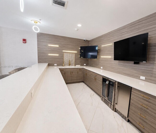 Building Photo - 5200 N Ocean Dr