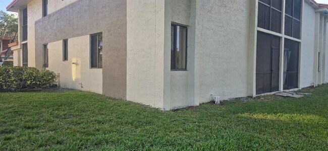 Building Photo - 5539 Courtyard Dr